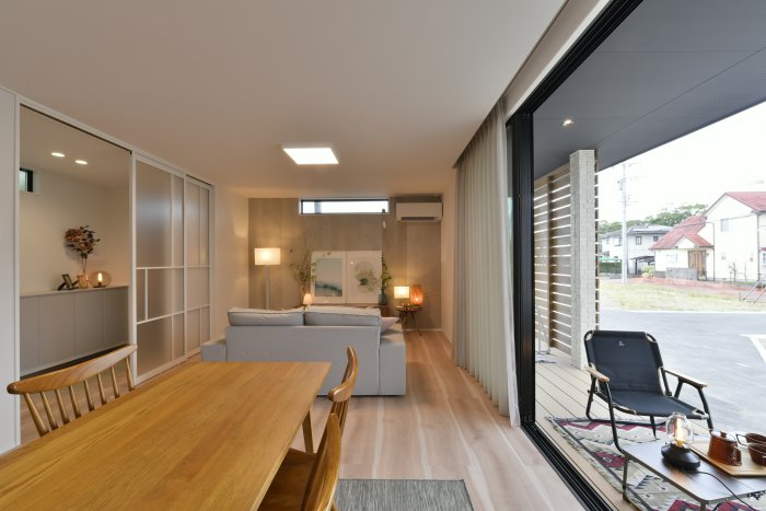 家族みんなが暮らしやすい間取りを実現する𠮷原建設の家事ラク動線のある住まい。