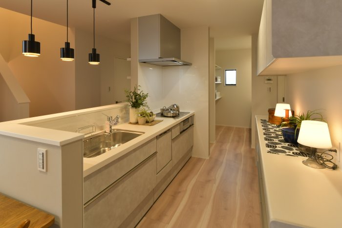 家族みんなが暮らしやすい間取りを実現する𠮷原建設の家事ラク動線のある住まい。