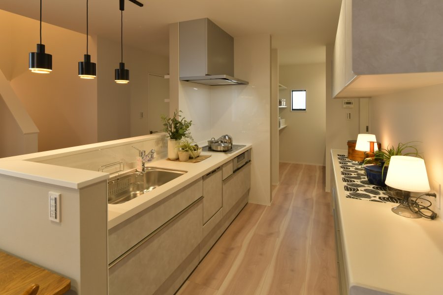 キッチンを中心に移動しやすい間取り