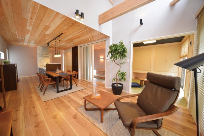 圧倒的な開放感を感じられる吉原建設の吹き抜けのある暮らし