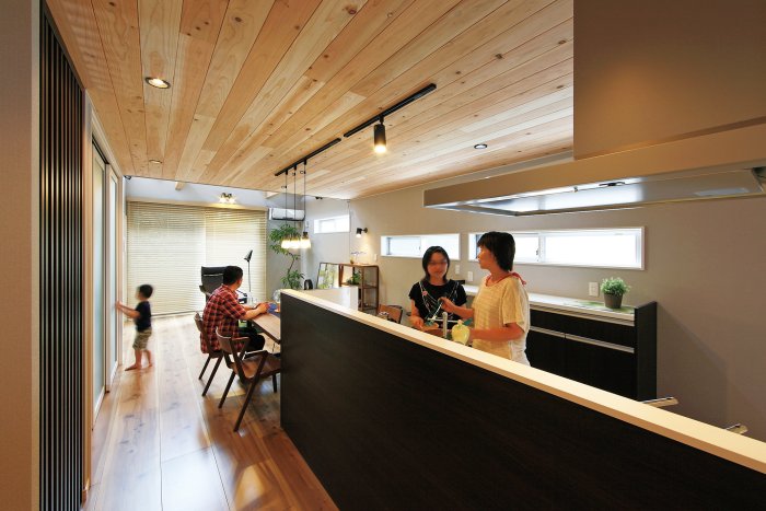 圧倒的な開放感を感じられる吉原建設の吹き抜けのある暮らし