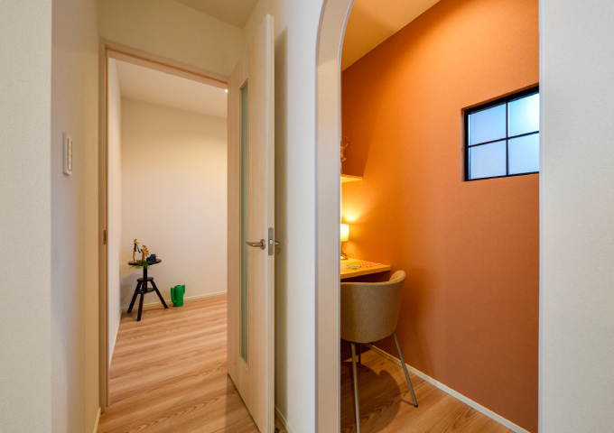 リビング入口に小さなおこもりコーナー