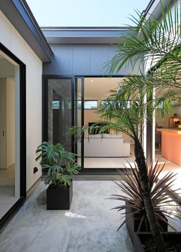 中庭からやさしい光が差し込む
趣味を愉しむ平屋　