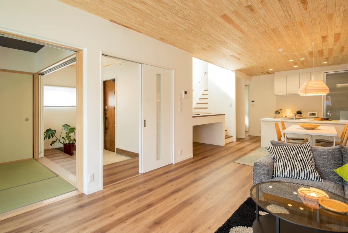 吹き抜け中2階ファミリースペースのある
北欧スタイルの家　