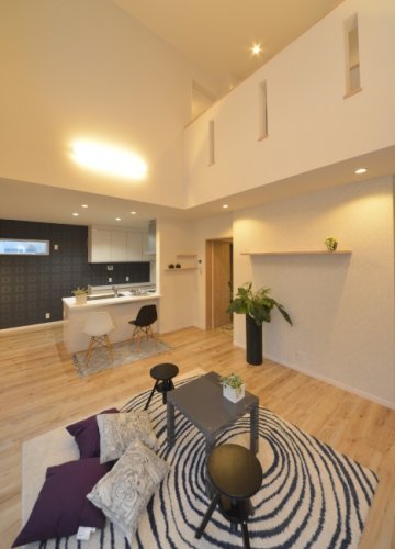 吹き抜けアウトドアリビング空間のある家