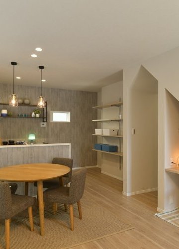 驚きの充実収納を実現した!
吹き抜けリビングのあるコンパクト設計の家