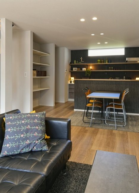 仕切りを減らした開放的な大空間！「New Normal」な暮らしをかなえる“ウチ・ソト・ドマ”のある家　