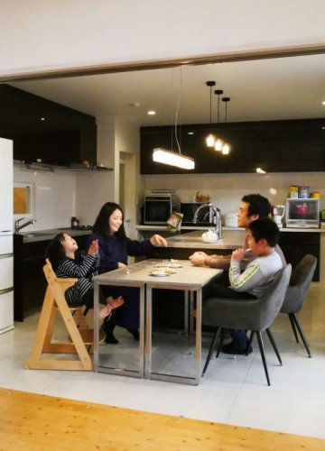 必見！分離できるダイニングキッチン スキップフロアのある吹き抜けリビングの家