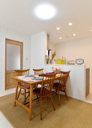 家族のコミュニケーションとプライバシーを大切にしたコンパクト平屋