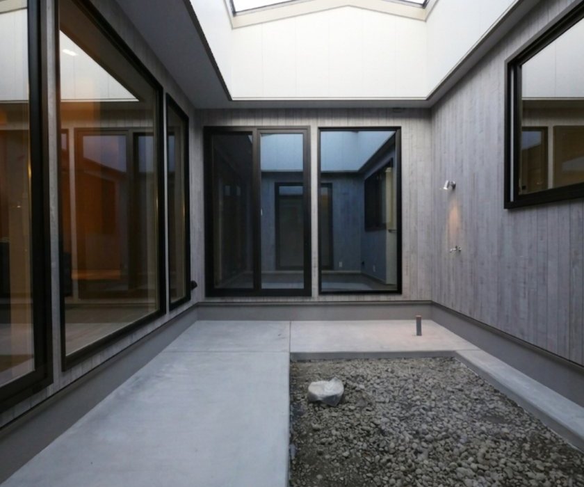 お家時間を充実させる11帖の広々とした中庭