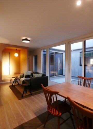 明るく開放的な暮らし！子どもと健やかに暮らす中庭付きの平屋
