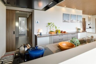 平屋で一人暮らしを楽しむための間取りとインテリアの選び方