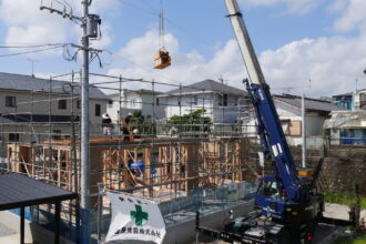 炎天下の棟上げ